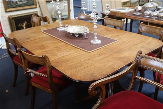 A Regency mahogany twin pillar extending dining table, extends to 6ft 2in. x 4ft 5in. H.2ft 4in.
